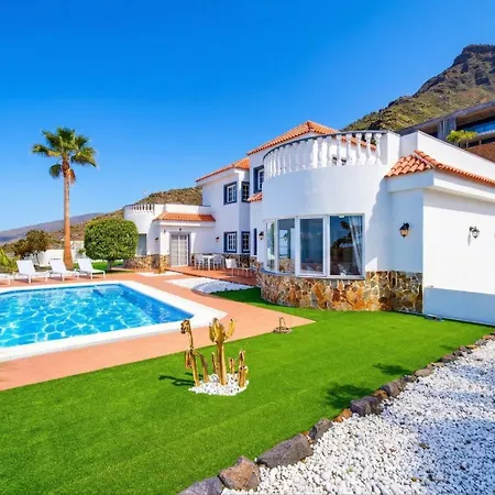 With Private Pool Apartmán *