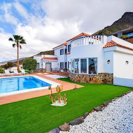 With Private Pool Apartmán *